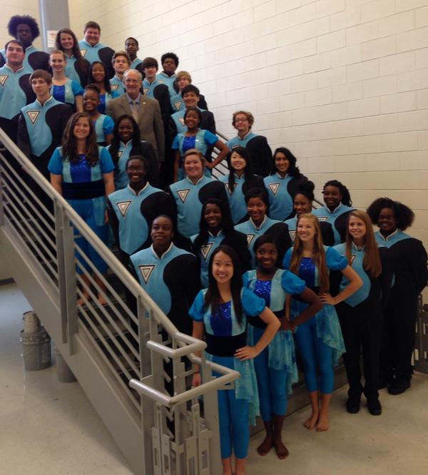 crabblers's tweet image. The AwardWinning #RHSTitanBand Seniors preparing for a #StateTitle run, pause to take pictures with @mayorgene