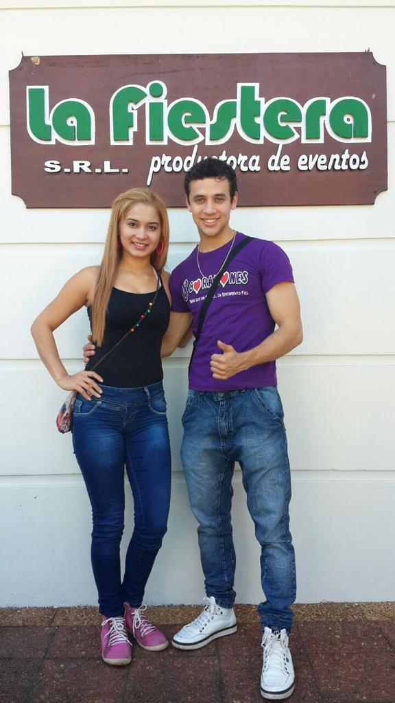 LaFiesteraMusic's tweet photo. @josema_8c y @marielaBogado9 en La FM listos para salir a juntar votos.Hoy necesitan de 1 votito tuyo (josema 44424) http://t.co/9YIKI2lPWF