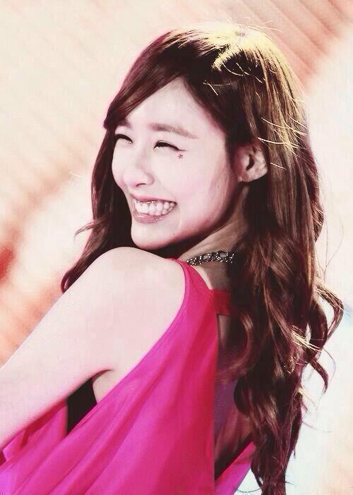 ばーお En Twitter ティパニお誕生日おめでとう いつも笑顔で元気なとことか英語の発音がすんばらしいとことか少女時代のブタなところとかピンク大好きなところとかすごく可愛くて綺麗で大好きですその笑顔でうちはいつも元気だよ 26thtiffanyday Http T Co