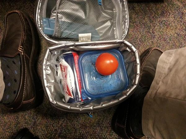 dwankum's tweet photo. Packed my own lunch today. #doworkson http://t.co/xlgEeCmTJO
