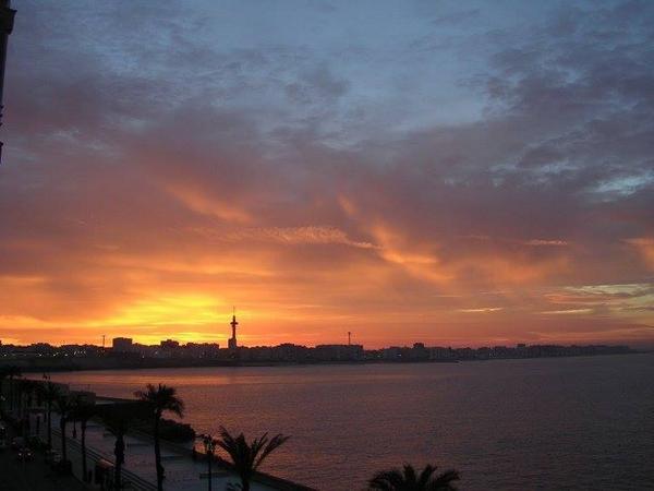 Y del Oriente llegaron las civilizaciones a #Cadiz... Fenicios, griegos, romanos, árabes  , y de aquí a #America