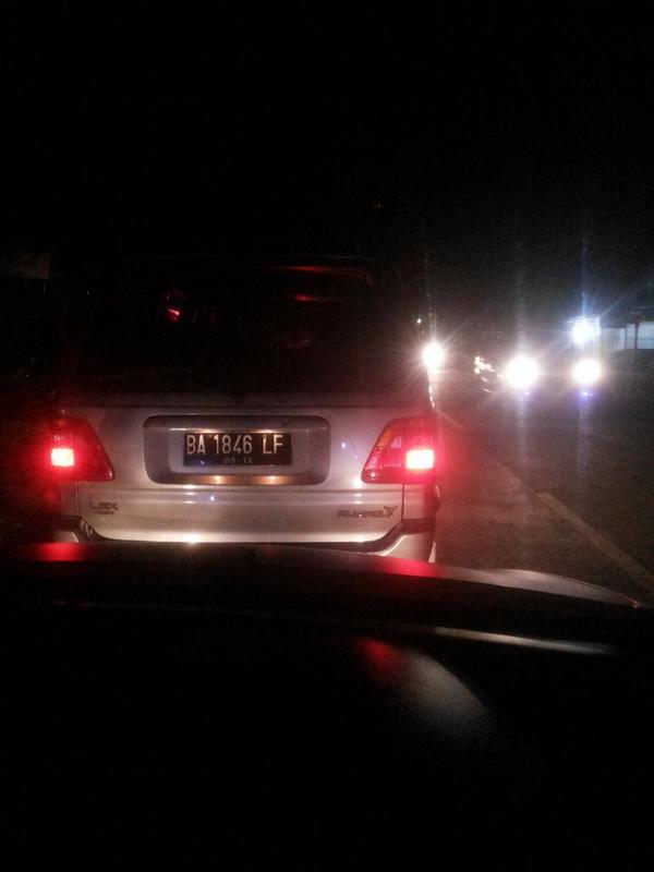 4 jam sudah macet