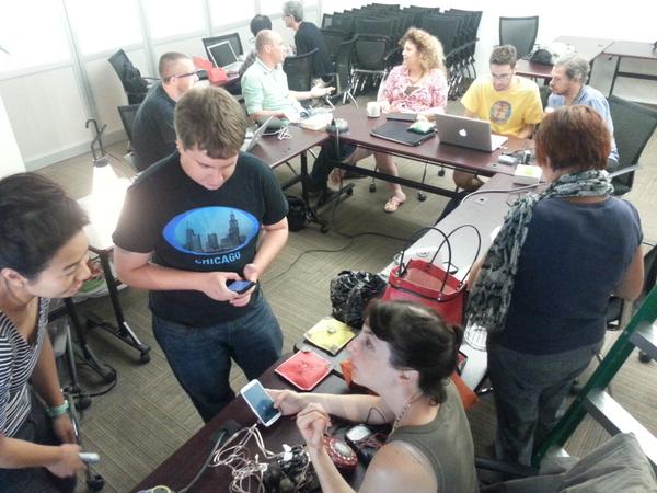 jahyadotnet's tweet image. Hackers last night at the #HardwareHackLab #ThoughtWorksNYC bit.ly/XkbHo5