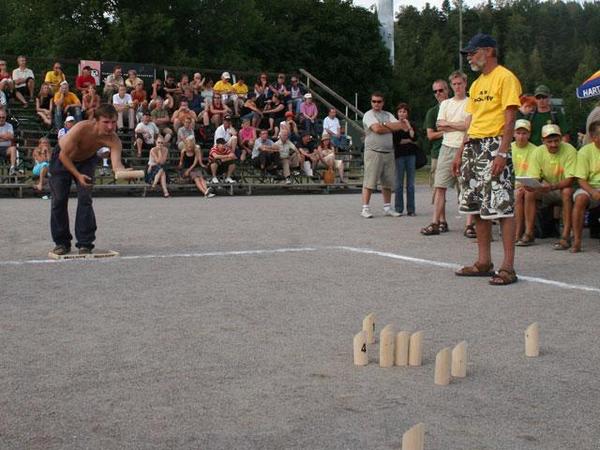 Senor_Greeny's tweet photo. À quand notre premier tournoi de #Molkky ? @JeanThomasJobin http://t.co/8LS9achbZg