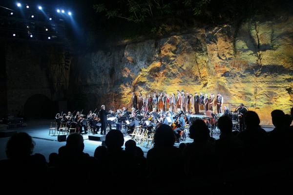 beeslab's tweet photo. Al @grecfestivalbcn encara ressona el crit de #Nevares!. Fantàstica la @SimfonicaCugat! Bravo @NevaresConcert! http://t.co/BnXcoQJKI1