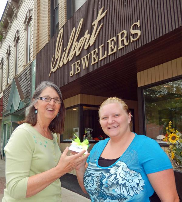 1PowerUpYOUth's tweet photo. Mysti Pannkuk, won grand prize @ Hamilton County Fair booth. Thanks Gilbert Jewelry! http://t.co/dVXi89JBgS