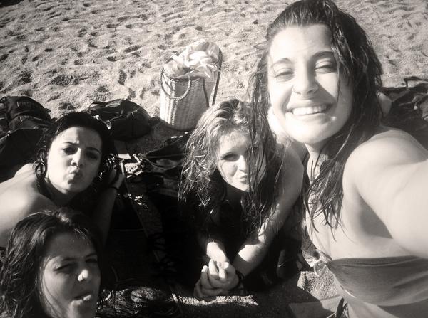 stefanimilenova's tweet photo. En la playika con las guapas @leoetxarri1997 @Arantxatxantxa @olatzitxo http://t.co/y3yi11Cfha