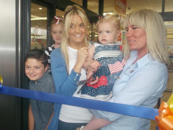 fazakprimary's tweet photo. “@fazkids: http://t.co/kvHTZir5QH” getting ready to cut the ribbon #fazakerley #aldi #fps @fazakeyfs @FazakBristow @fazakbreakfast