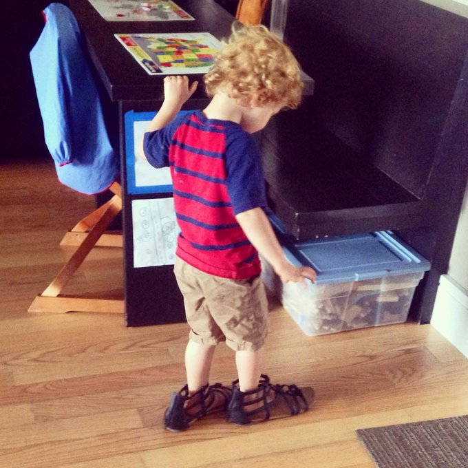 Someone at work stole my shoes. And I hate that they look cuter on him. #nannylife http://t.co/pII6R<a href="/tag/nannylife"class="tags"><span>#nannylife</span></a>