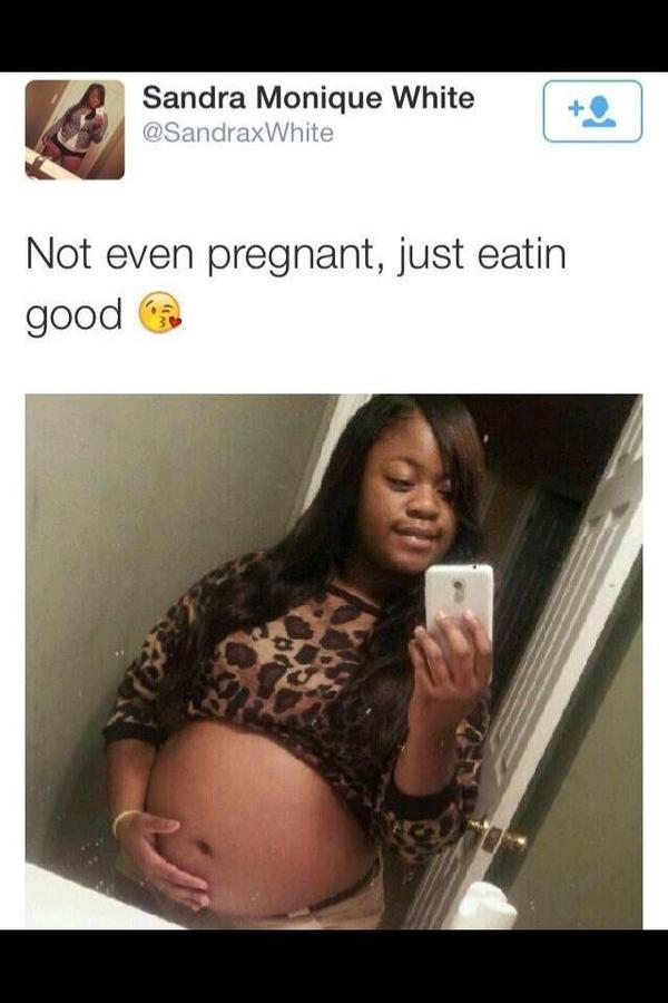 KrisGiessen's tweet photo. “@FunnyPicsDepot: Lmao just eatin good fam😂 http://t.co/krpKhacRE7” @pienecornet