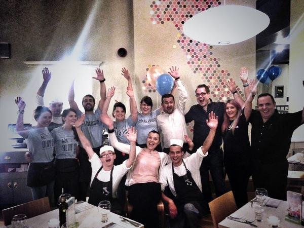 This lot know how to spoil their customers! #100FreePizzas
#LovelyBunch
<a href="/ASKItalian/">askitalian</a> Swansea <a href="/ASKItalianSwans/">ASK Italian Swansea</a> 🎉👍🍕🎉