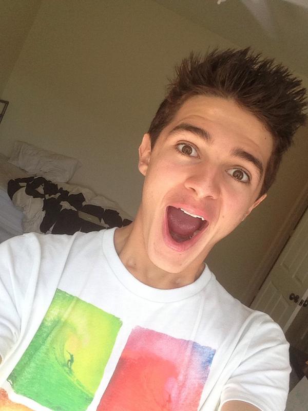 BrentRivera's tweet photo. RT FOR A FOLLOW😊❤️👌 http://t.co/pwhOS6BCVT