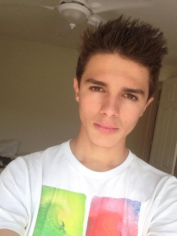 BrentRivera's tweet photo. RT FOR A FOLLOW😊❤️👌 http://t.co/pwhOS6BCVT