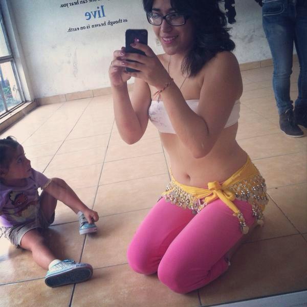 culiacangg's tweet photo. La danza árabe sirve para tener un cuerpo hermoso verdad? http://t.co/WmxHuDDl3I
