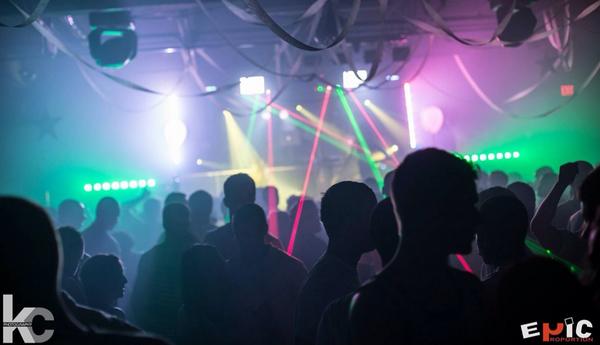 EPEventsOmaha's tweet photo. #TBT to our white out party LAST Labor Day! Whos ready to times that by TEN w/ @power1069 on Aug 31st!? #Streetdance http://t.co/nQc5X4frIQ