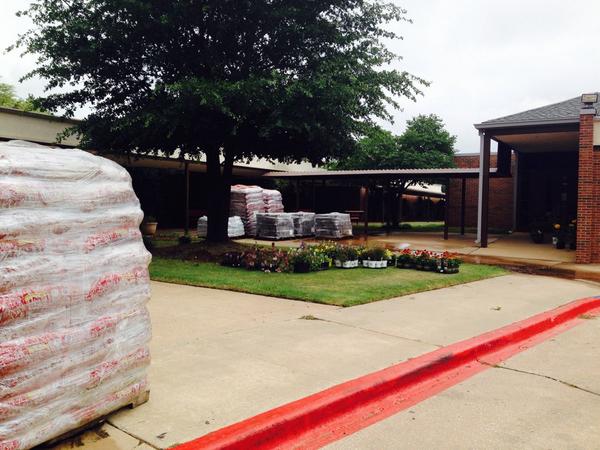 jkhoneman's tweet photo. Mustang Elementary:Lowe's has started to deliver! Beautification will begin at 6pm today! All volunteers are welcome! http://t.co/xMnRx3mrhX