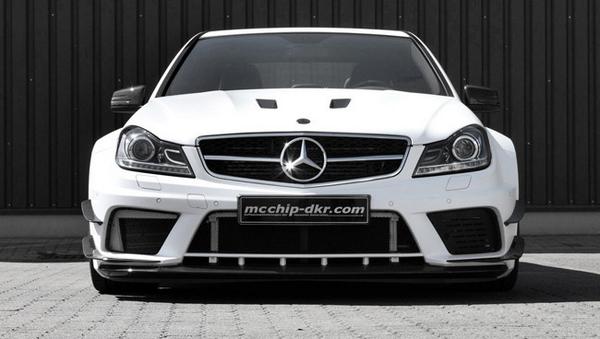 motorpasion's tweet photo. mcchip-dkr Mercedes-Benz C 63 AMG http://t.co/I21xQFP7u3 http://t.co/7MSONIirnQ