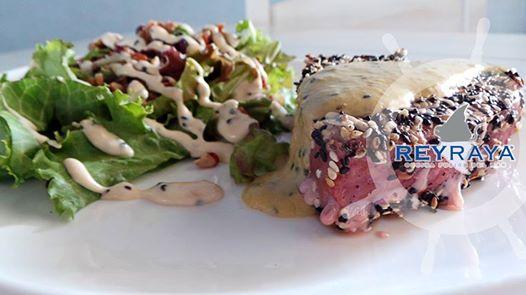 REYRAYArest's tweet photo. Atun en costra de ajonjoli bañado con salsa de la casa.

#ReyDelSabor
#SigoSiendoElRey

R: 31228167
Av las Rosas #730 http://t.co/AasAriDMZA