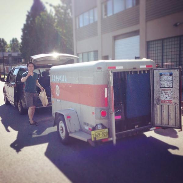 COCAHALA's tweet photo. All packed up and ready to... wait. I forgot my guitar guyz. http://t.co/nUDnuiMzmr