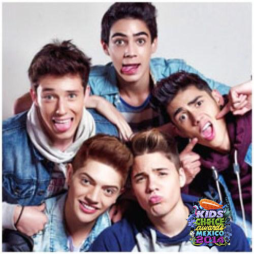 NickelodeonLA's tweet image. &quot;Mis manos necesitan tu calor&quot; (8) ¡Y CD9 tus votos! #KCAMéxico #Coder4Ever