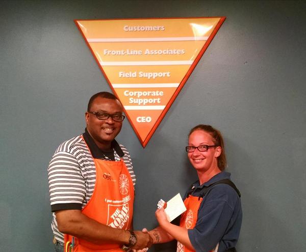 NickKramarev's tweet image. Nicki receives a Homer Award for providing excellent customer service! #6229recognition #D64recognition @FFolberth