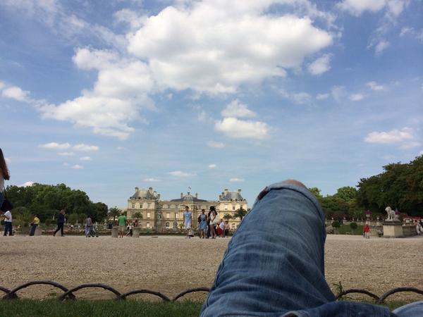 feliperpalacios's tweet photo. Un lindo día en los jardines de Luxemburgo http://t.co/2UW5H3XTmE