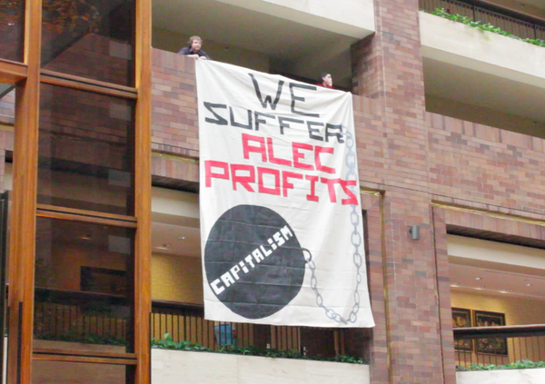 GarrettGraham1's tweet photo. Folks From @BPRisingTide Droped this Banner at #ALEC's Meeting in #Dallas to #TexposeALEC @JimHightower @LonBurnam http://t.co/vyj6CpvmcZ