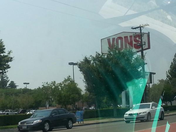 stacey33320's tweet photo. Finally, where @chriscolfer got his groceries! Yeah im totally fangirling out right now ;) http://t.co/u4G3lQiwOt