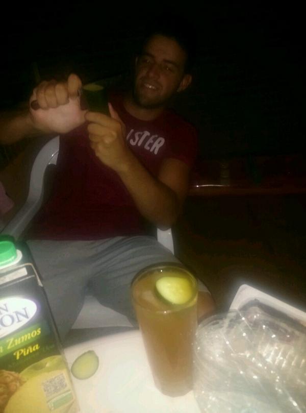 J7Javy's tweet photo. Nuevo cocktail de @toni9mrk. Brugal cn zumo de piña y pepino de las huertas..aver k tal http://t.co/o3ygh8z4Bp