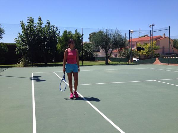 Iness_Alvarez's tweet photo. Esta mañana jugando a tenis. Me encanta este deporte!! 🎾 http://t.co/JhyRTv5uzU