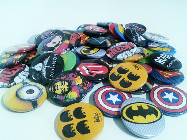 macflyestampas's tweet image. Uma fornada de bottons ao som de Elmore Jones - "I Was a Fool". Esse ITunes tá demais hoje!