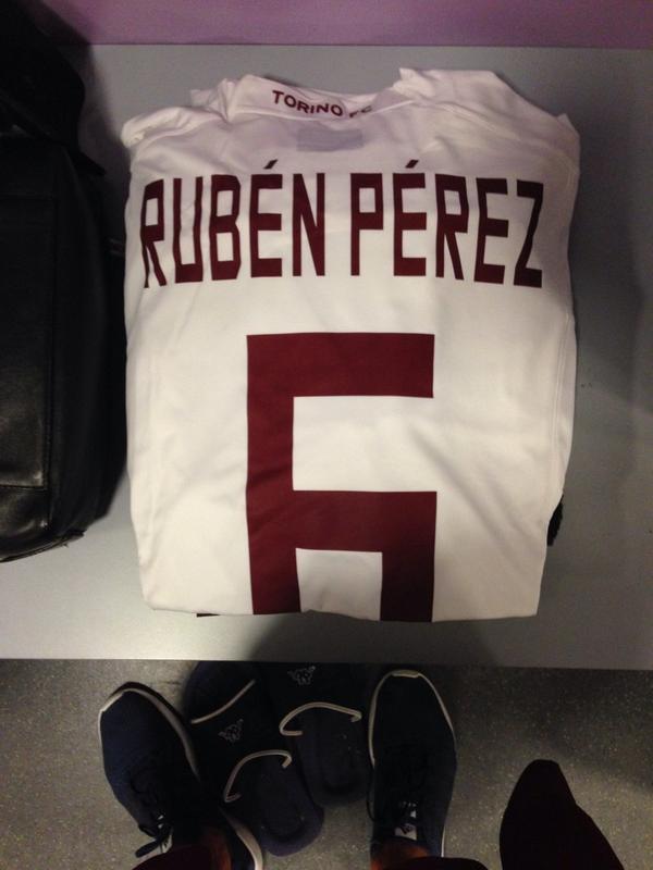 RUBENPEREZ_4's tweet photo. Contento por la victoria y por mi debut con el Torino.El jueves tenemos la vuelta .Forza toro!! http://t.co/VeZAlF0yPQ