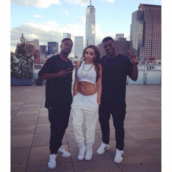 Vueitapp's tweet photo. Share w/your fans on #Vueit http://t.co/3oRO6ZVGsu @Tinashe NYC @XtraordinaryBro @Adriant06 ✌️ http://t.co/VpEisqW0GO http://t.co/JbpKAYFwJL