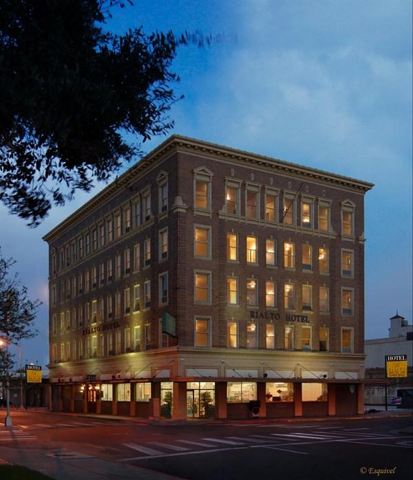 Laredo_Main_St's tweet photo. Visited @RialtoHotel1925 today...what a beautiful historic building with beautiful views!! Thank you for having us! http://t.co/o4Z1a0M4cA