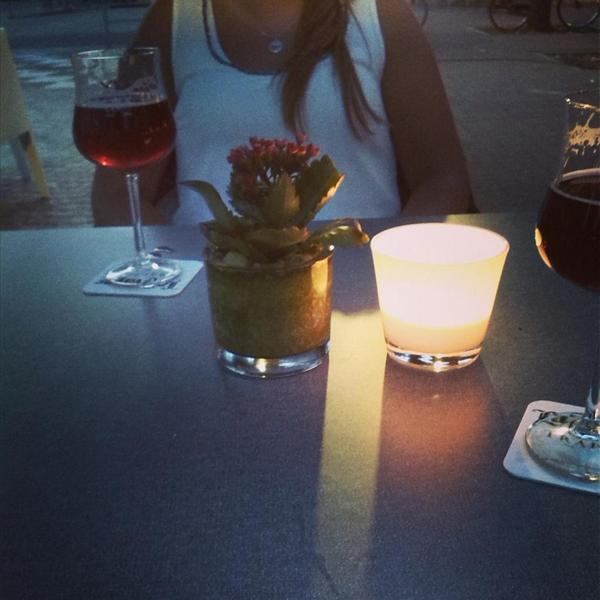 MerlevdHeuvel's tweet photo. Terrasje bij Puuur met @Tessavdven http://t.co/u4AINVdBTZ