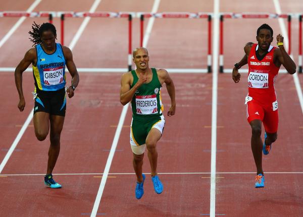Cornel Fredericks van SA het goud in die 400-hekkies vir mans by die Statebondspele verower. Foto: Getty #Spele