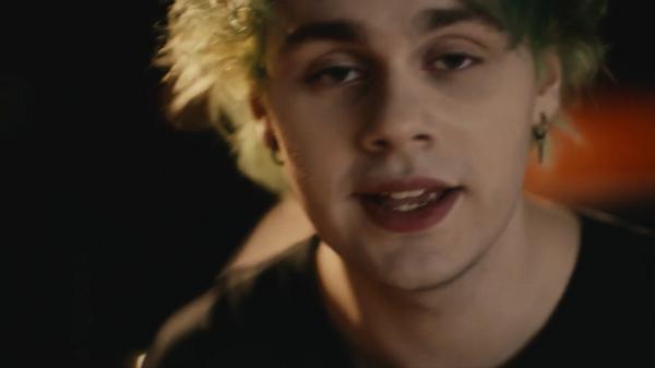 risqueroses's tweet photo. #5SOSAMNESIAVIDEO #MTVHottest 5 Seconds of Summer http://t.co/PTyXu9fFk8