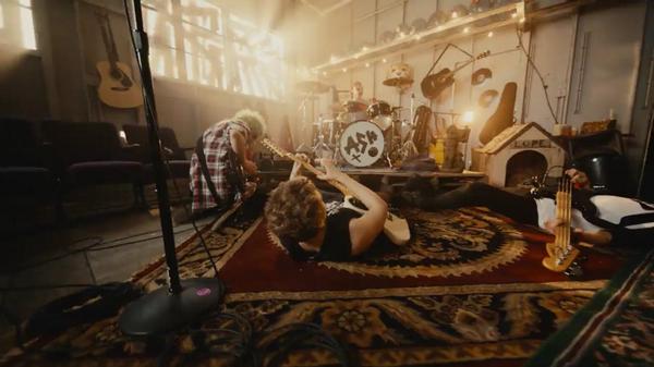 risqueroses's tweet photo. #5SOSAMNESIAVIDEO #MTVHottest 5 Seconds of Summer http://t.co/PTyXu9fFk8