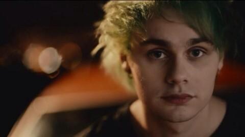 fiveSOStumblr's tweet photo. no i'm really not fine at all .
#5SOSAMNESIAVIDEO http://t.co/P1WZVV6MLV