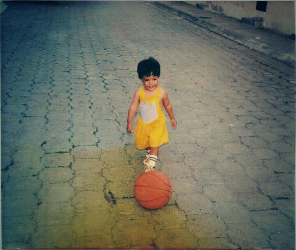Andrexixi's tweet photo. Hubo tiempos en los k fui feliz y ni sí kiera me di cuenta 

"Mi infancia" http://t.co/9P0lLG9Gmb