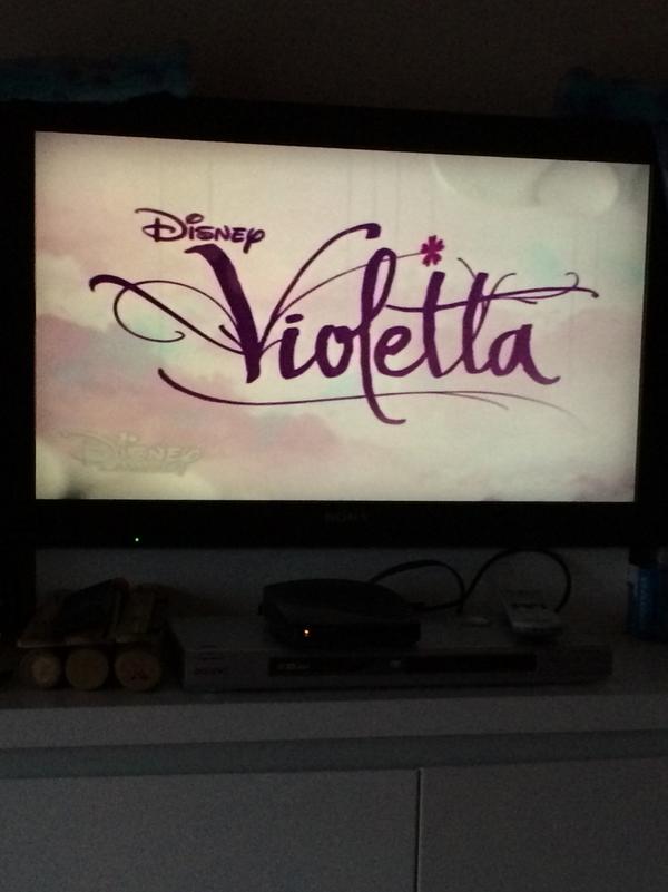 TiniStoessel's tweet photo. Ahorita en DISNEY! ❤️🙌 http://t.co/52X3VboJD0