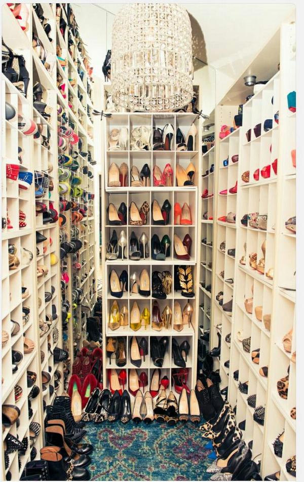 LaClePrivee's tweet photo. ESPACIOS DE ENSUEÑO... Vestidores de lujo 😍💛 http://t.co/qr69jtQbIN