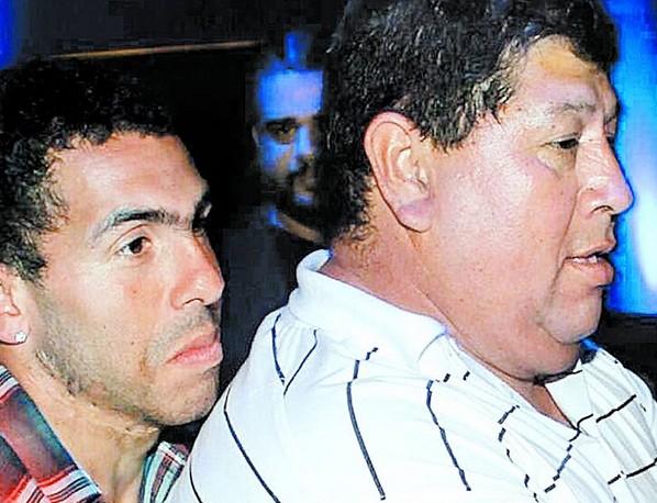 clarincom's tweet photo. El papá de Tevez reconoció la voz de uno de sus secuestradores http://t.co/LysaoE9jO4 http://t.co/V3cADyR5Xd