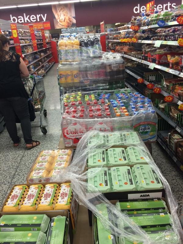 motorsumo1987's tweet image. @asda what's going on drinks clogging up the bread isle #cannotshop