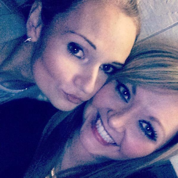 hayleykiki's tweet image. Me and @evans_reanne #betterpic