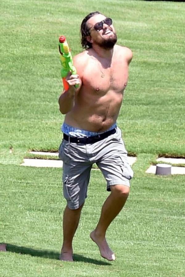 tbhplzdont's tweet photo. No one is enjoying summer as much as Leonardo DiCaprio http://t.co/S0aNAaJy7e