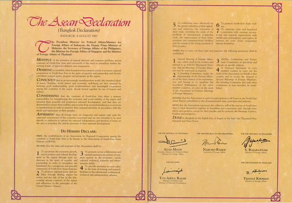 ASEAN's tweet photo. #ASEANHistory : On 8 August 1967, the five founding fathers of #ASEAN signed “The ASEAN Declaration.” http://t.co/Vm1qpSm79e