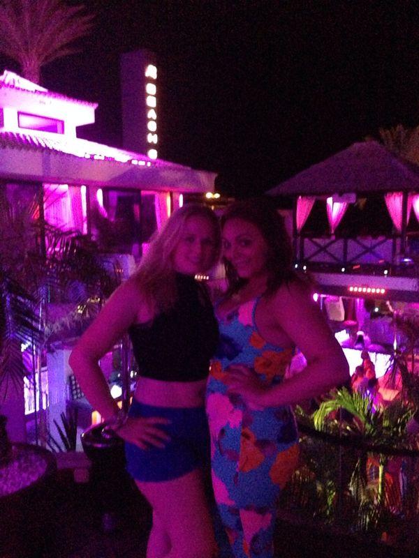 katieliver1991's tweet photo. Love this bitch too much ! 😘 @1990Bee http://t.co/DT0WsdpAyI