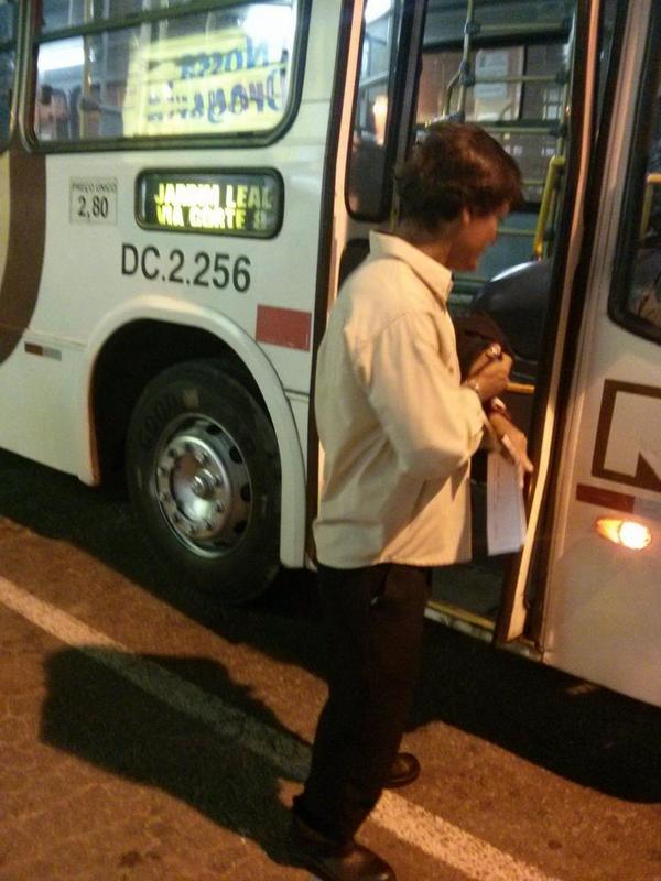 edurj's tweet photo. @LeiSecaRJ @CaxiasRJ @baixadanaweb o centro de Caxias a noite e uma zona total. http://t.co/Mb4q4EMiVi