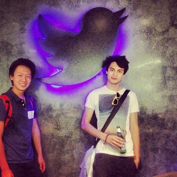 FIappyBirdFans's tweet image. ⓒ Personal tours and free drinks at a pub from twitter employees #twittertechtalk #flappybird